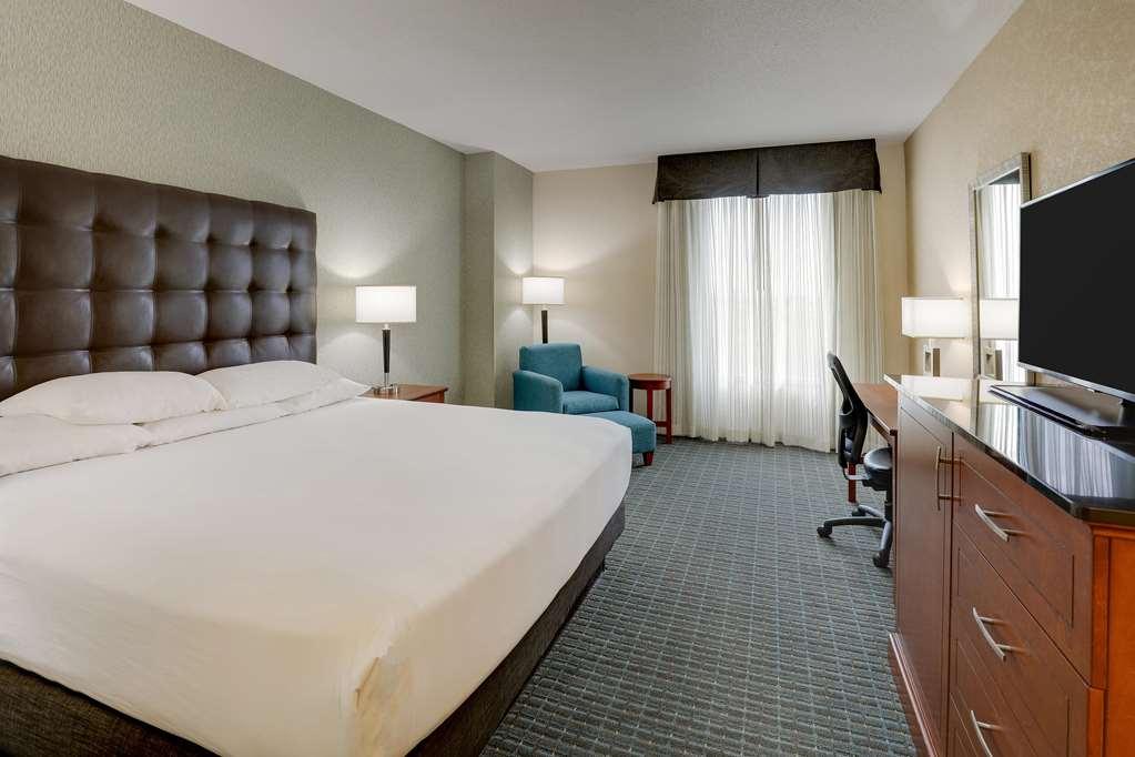 Drury Inn & Suites Phoenix Chandler Fashion Center Room photo